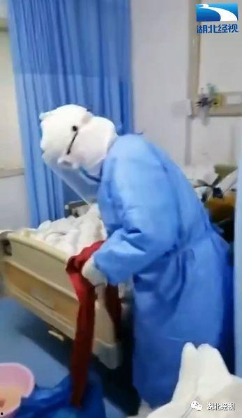 成人夹尿不湿的视频