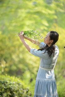 成人女外景写真拍摄视频